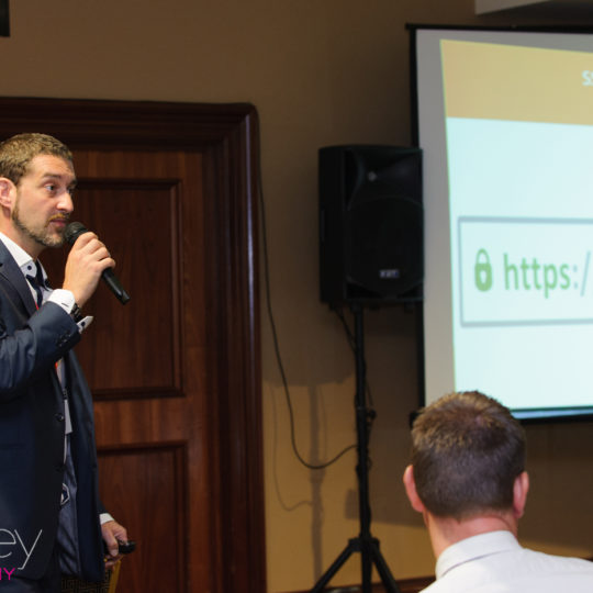 https://www.bizexpo.ie/wp-content/uploads/2018/04/DSC2845-540x540.jpg